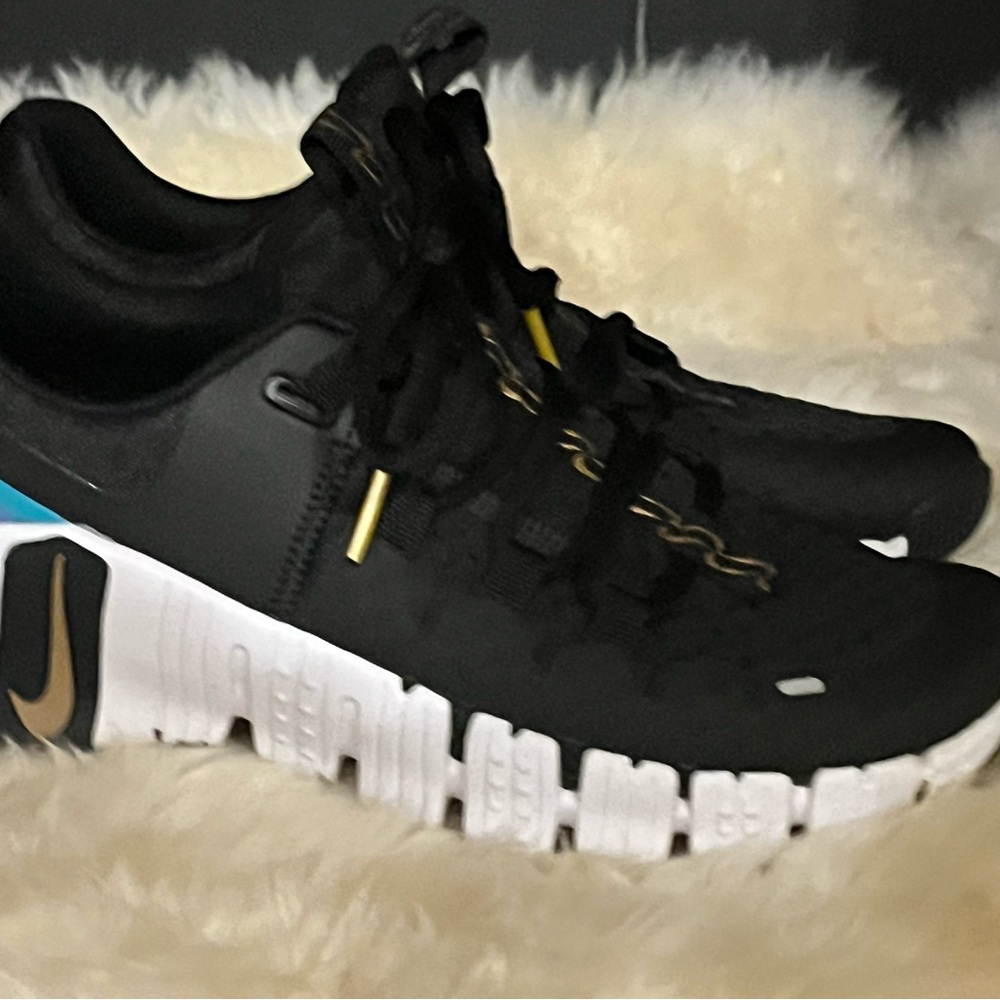 New Nike Metcon sneakers.